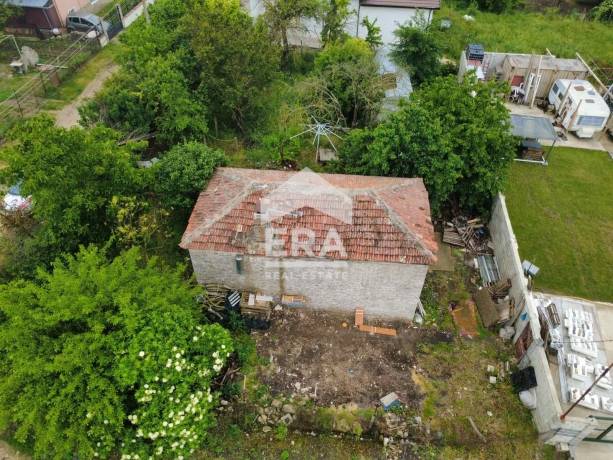 ЕКСКЛУЗИВНО! Равен парцел с излаз на две улици с партиди за ток и вода за продажба в село Зорница, област Варна