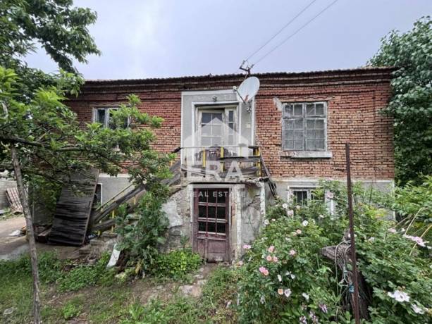 ЕКСКЛУЗИВНО! Равен парцел с излаз на две улици с партиди за ток и вода за продажба в село Зорница, област Варна