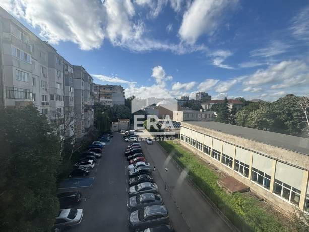 Тристаен апартамент в ж.к. Възраждане