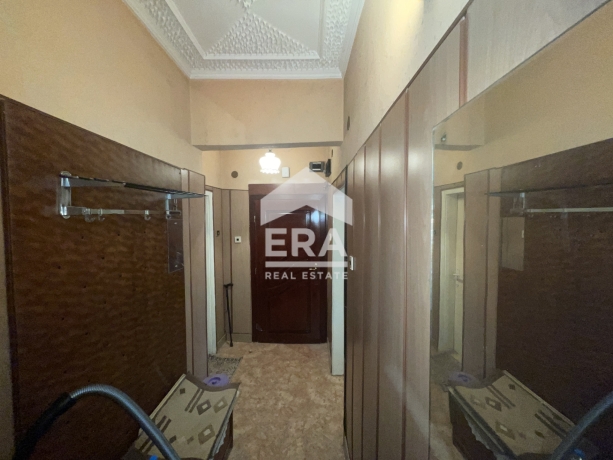 Тристаен апартамент за продажба в Център, Кърджали