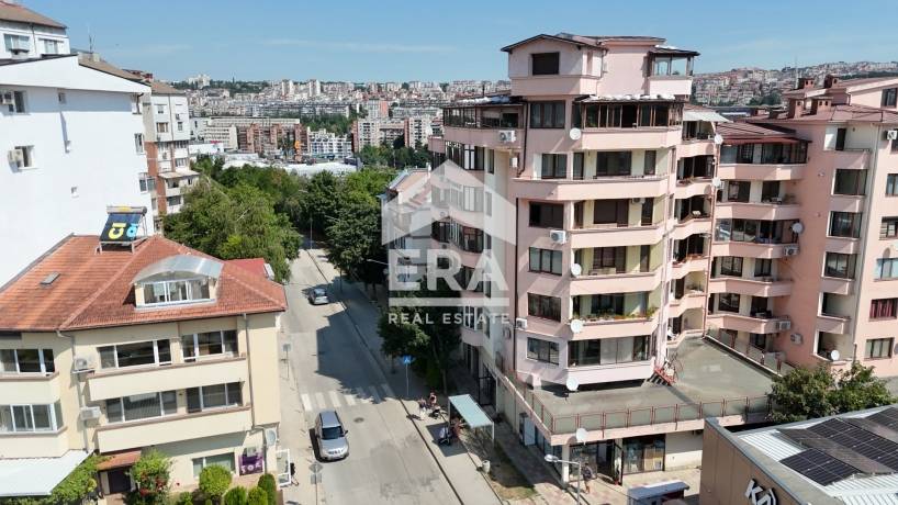 Тристаен обзаведен апартамент с паркомясто в кв. Зона Б, Велико Търново