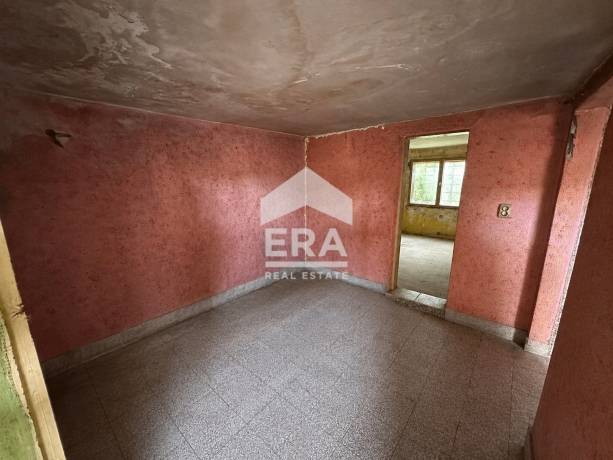 ЕКСКЛУЗИВНО! ЕРА Добруджа предлага за продажба къща - район " Рилски блокове "