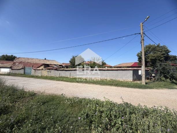 Къща за продажба в с. Ресен, област Велико Търново