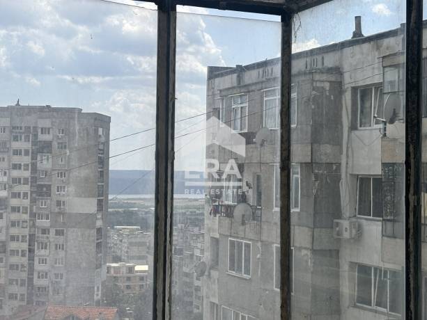 Двустаен, ексклузивен, югозападен апартамент за продажба, в кв. Владиславово бл. 33, Варна