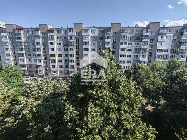 Тристаен апартамент в ж.к Сухата река