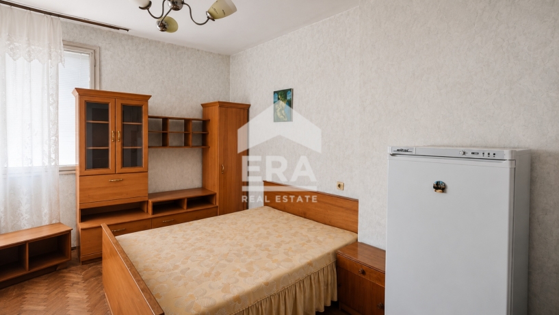 ЕРА ИмотиТе предлага за продажба Многостаен тухлен етаж от къща с гараж и двор, кв. Вароша, гр. Търговище
