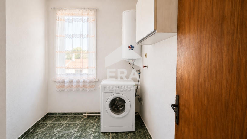 Етаж от къща за продажба в кв. Вароша, Търговище