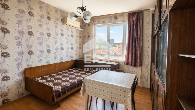 Етаж от къща за продажба в кв. Вароша, Търговище
