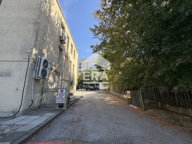 Бизнес имот за продажба в кв. Градска болница, Добрич