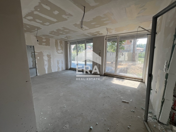 Тристаен партерен апартамент за продажба, със собствен голям двор, в новопостроен жилищен комплекс Аква Виста Парк, кв. Аспарухово, Варна
