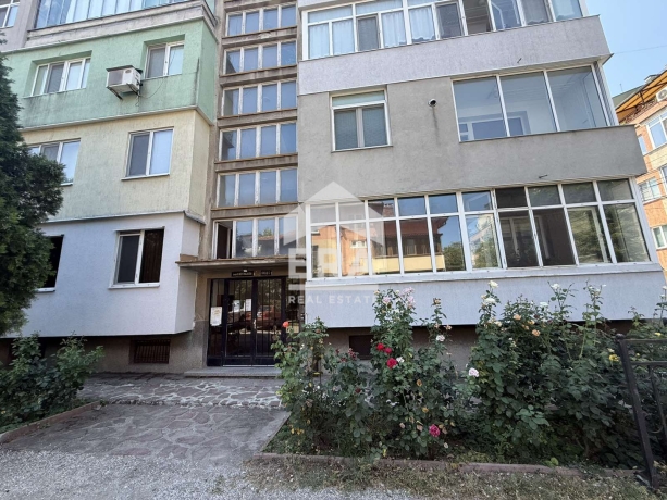 Тристаен апартамент за продажба в Център, Русе
