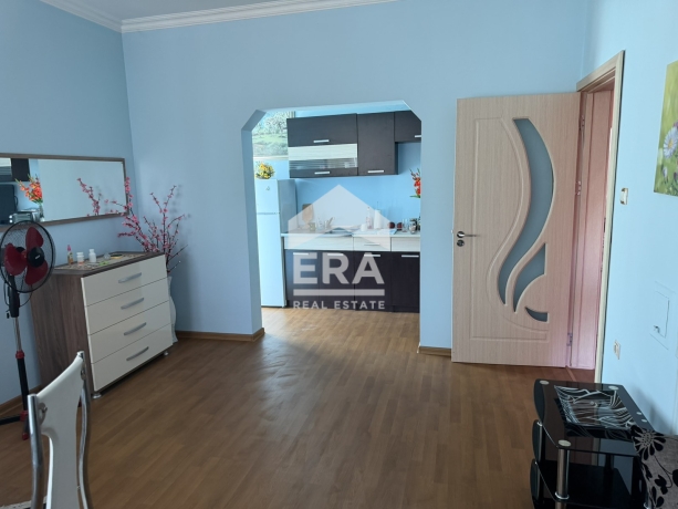 Етаж от къща за продажба в кв. Училищни, Хасково – със собствен двор и самостоятелен вход
