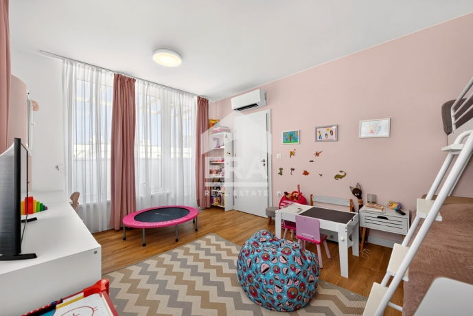Тристаен апартамент за продажба в кв. Възраждане 1, Варна