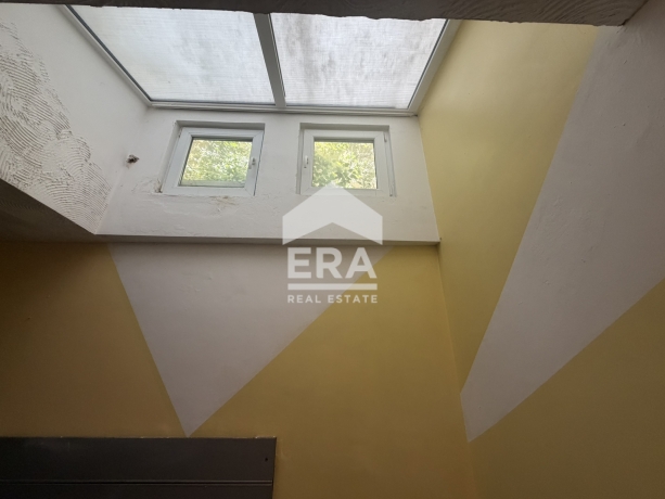 Офис за продажба в Център, Варна