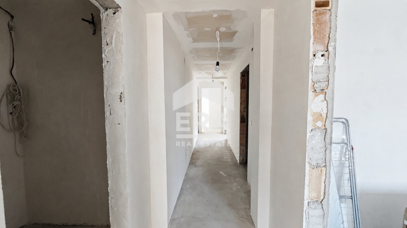 Четиристаен апартамент за продажба в кв. Вароша, Търговище