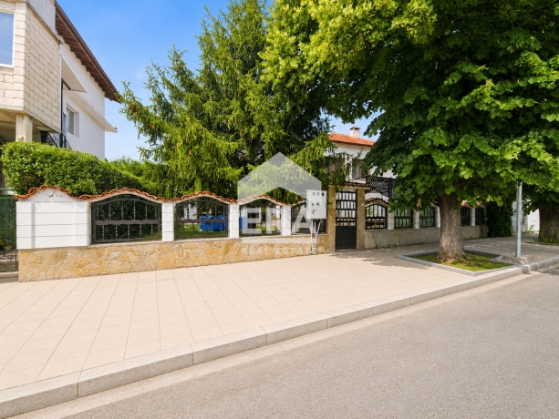 Етаж от къща за продажба в кв. Галата, Варна
