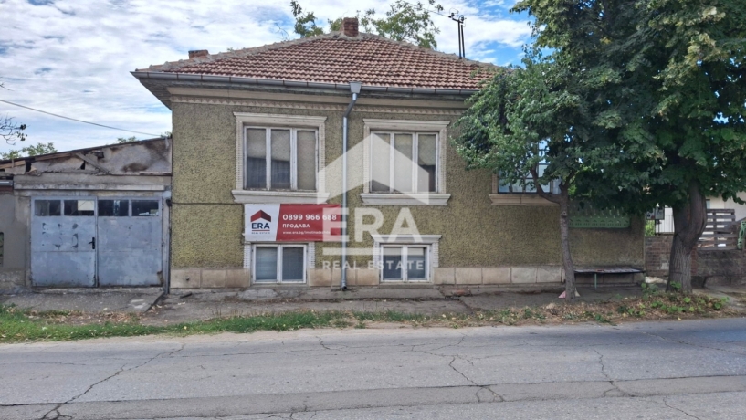ЕКСКЛУЗИВНО! Двуетажна къща в село Николово