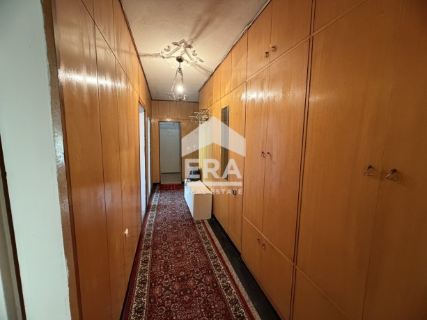 Тристаен апартамент за продажба в кв. Кольо Фичето, Велико Търново