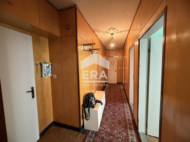 Тристаен апартамент за продажба в кв. Кольо Фичето, Велико Търново