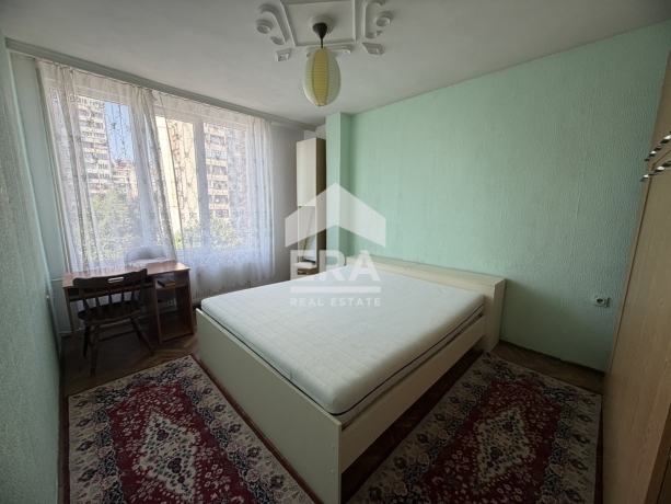 Тристаен апартамент за продажба в кв. Кольо Фичето, Велико Търново