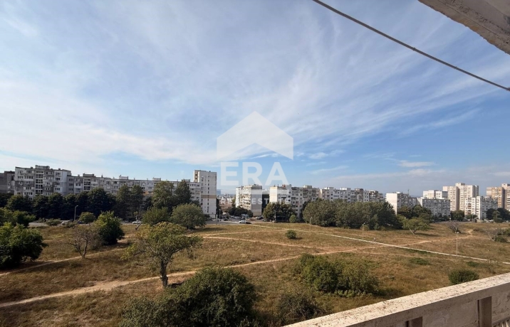Четиристаен апартамент за продажба в кв. Възраждане 2, Варна