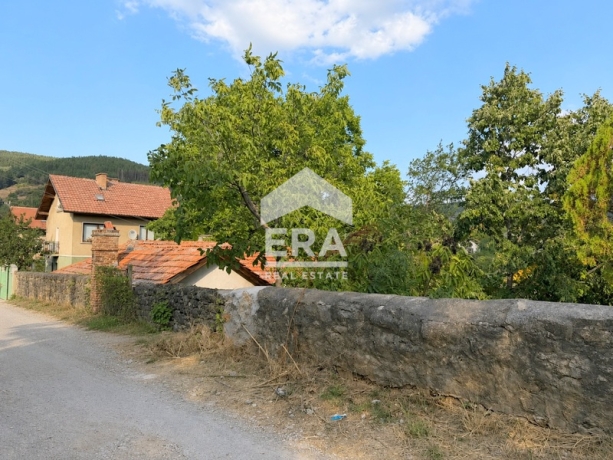 ERA Надежда продава къща в с. Градец, община Костинброд