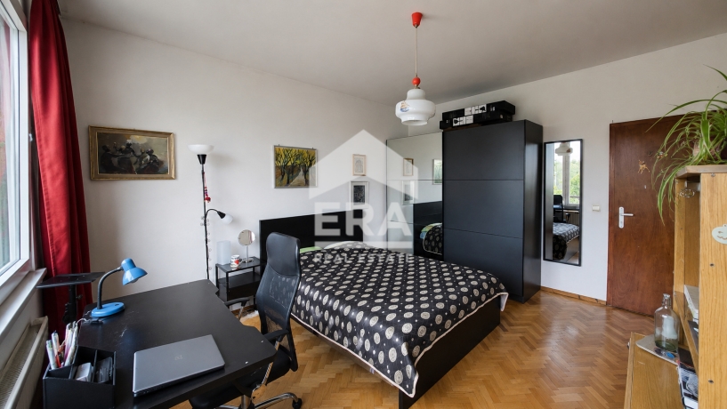 Четиристаен апартамент за продажба в кв. Изгрев, София