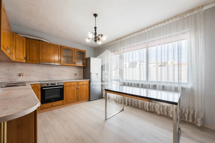 Многостаен апартамент за продажба в кв. Колхозен пазар, Варна