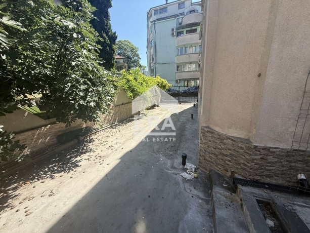 Офис за продажба в кв. Гръцка махала, Варна