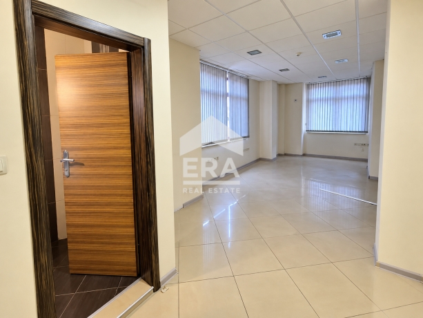 Офис в нова административна сграда в центъра на Хасково