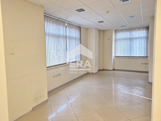 Офис за продажба в Център, Хасково