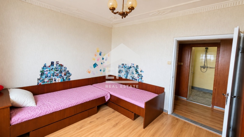 Четиристаен апартамент за продажба в кв. Боровец, Търговище