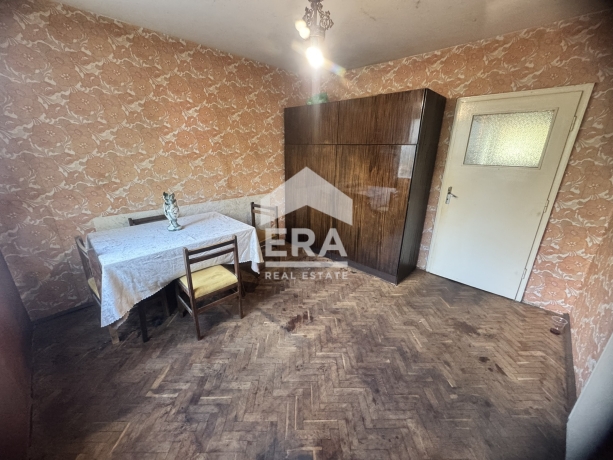 Тристаен апартамент за продажба в кв. Окръжна болница, Варна