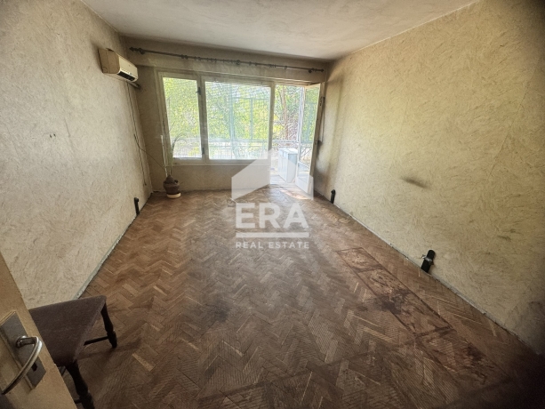 Тристаен апартамент за продажба в кв. Окръжна болница, Варна