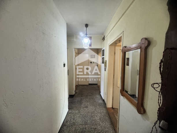 Тристаен апартамент за продажба в кв. Окръжна болница, Варна