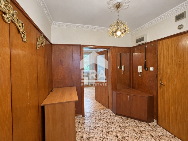 Тристаен апартамент за продажба в кв. Сердика, София