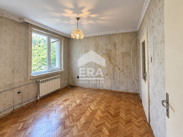 Тристаен апартамент за продажба в кв. Сердика, София