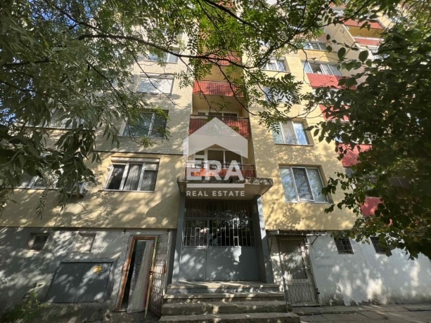 Тристаен апартамент за продажба в кв. Надежда 4, София