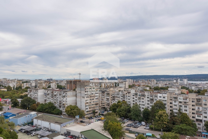 Тристаен апартамент за продажба в кв. Възраждане 1, Варна