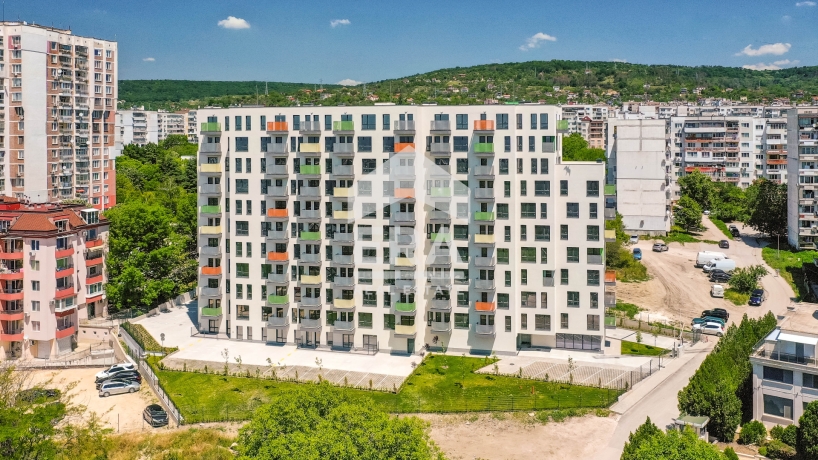 Тристаен апартамент за продажба в кв. Възраждане 1, Варна