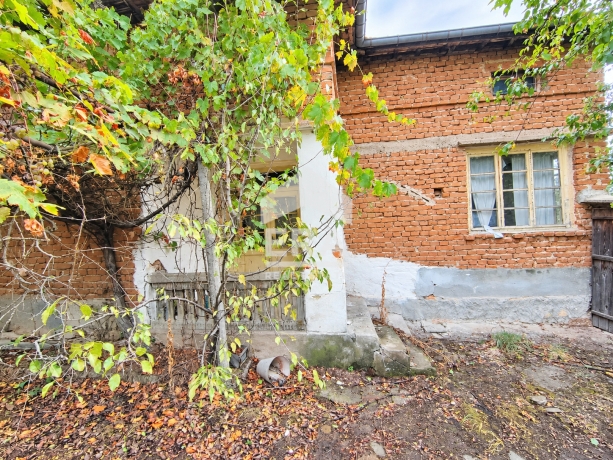 Къща за продажба в с. Динево, област Хасково