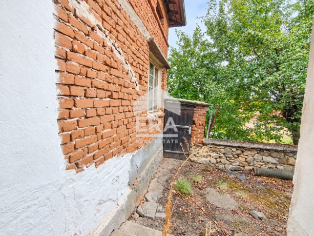 Къща за продажба в с. Динево, област Хасково