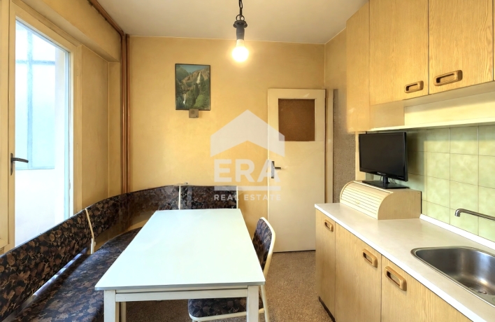 Тристаен апартамент за продажба в кв. Родина 1, Русе