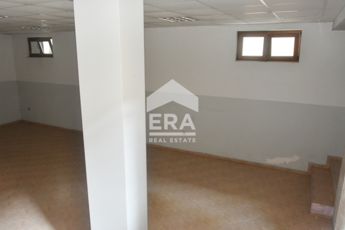 Склад за продажба в кв. Погреби, Варна