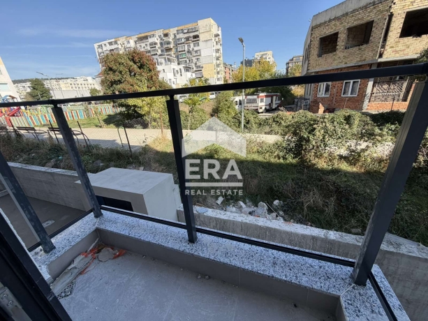 Тристаен апартамент за продажба в кв. Кайсиева градина, Варна