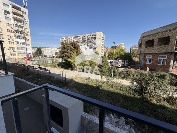 Тристаен апартамент за продажба в кв. Кайсиева градина, Варна