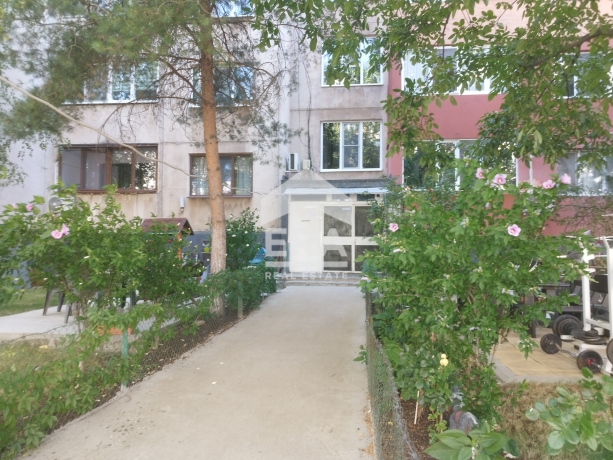 Тристаен апартамент за продажба в кв. Ботунец, София