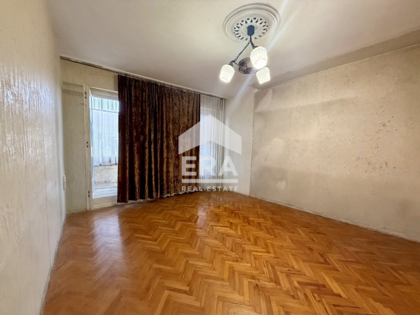 Тристаен апартамент за продажба в кв. Възраждане, Русе