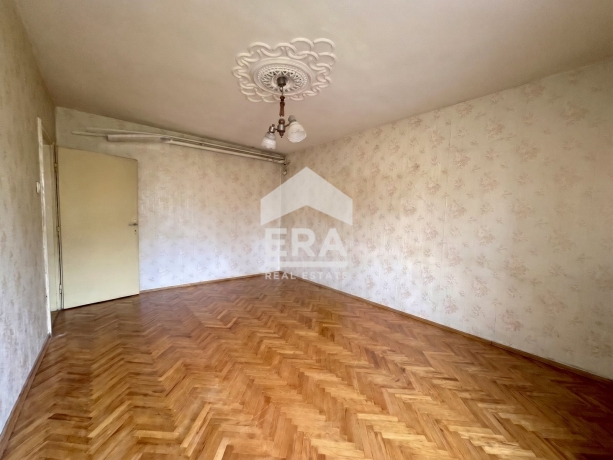 Тристаен апартамент за продажба в кв. Възраждане, Русе