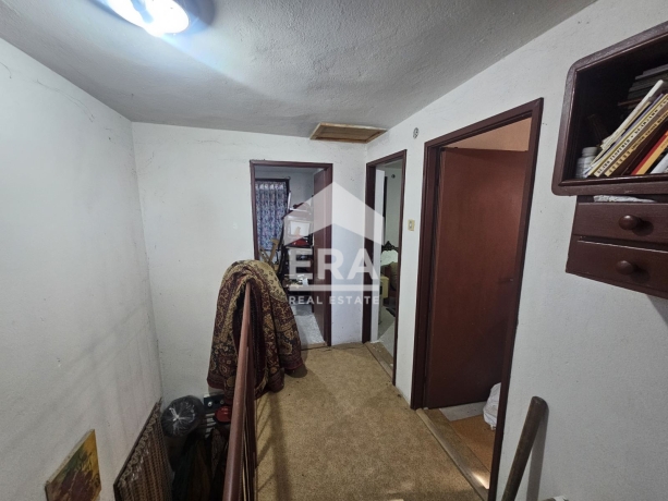 Къща за продажба в с. Хераково, област София